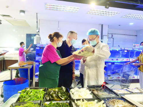 萬(wàn)州區(qū)開(kāi)展雙節(jié)期間食品安全執(zhí)法監(jiān)督抽檢 守護(hù)舌尖上的法律防線(xiàn)